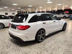 Fahrzeugabbildung Mercedes-Benz C 63 AMG (LED/NAVI/20-ZOLL/CARBON/ 1'HND 13 TKM!