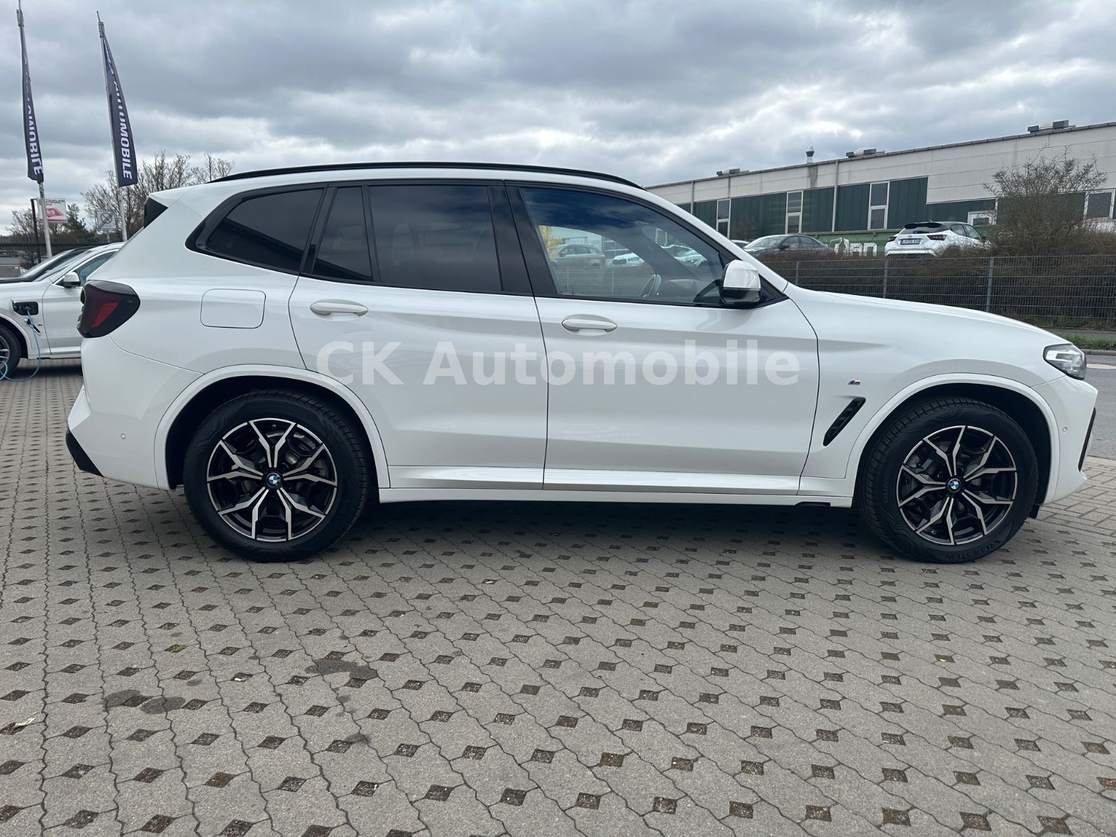 Fahrzeugabbildung BMW X3 xDrive30 i M-Sport/Shadow-Line/Navi/Kam./LED