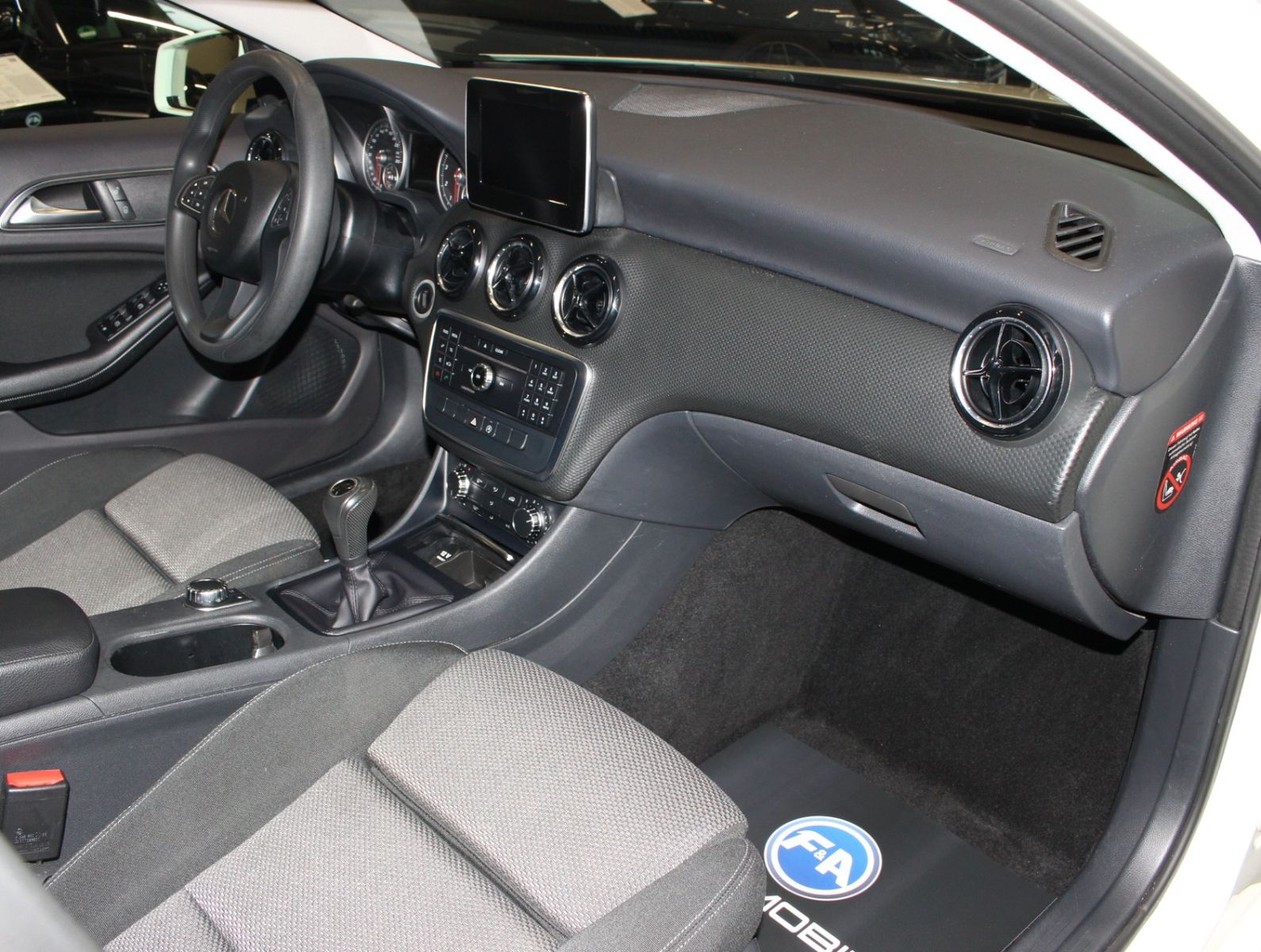 Fahrzeugabbildung Mercedes-Benz A 180 BlueEfficiency 2. Hand*