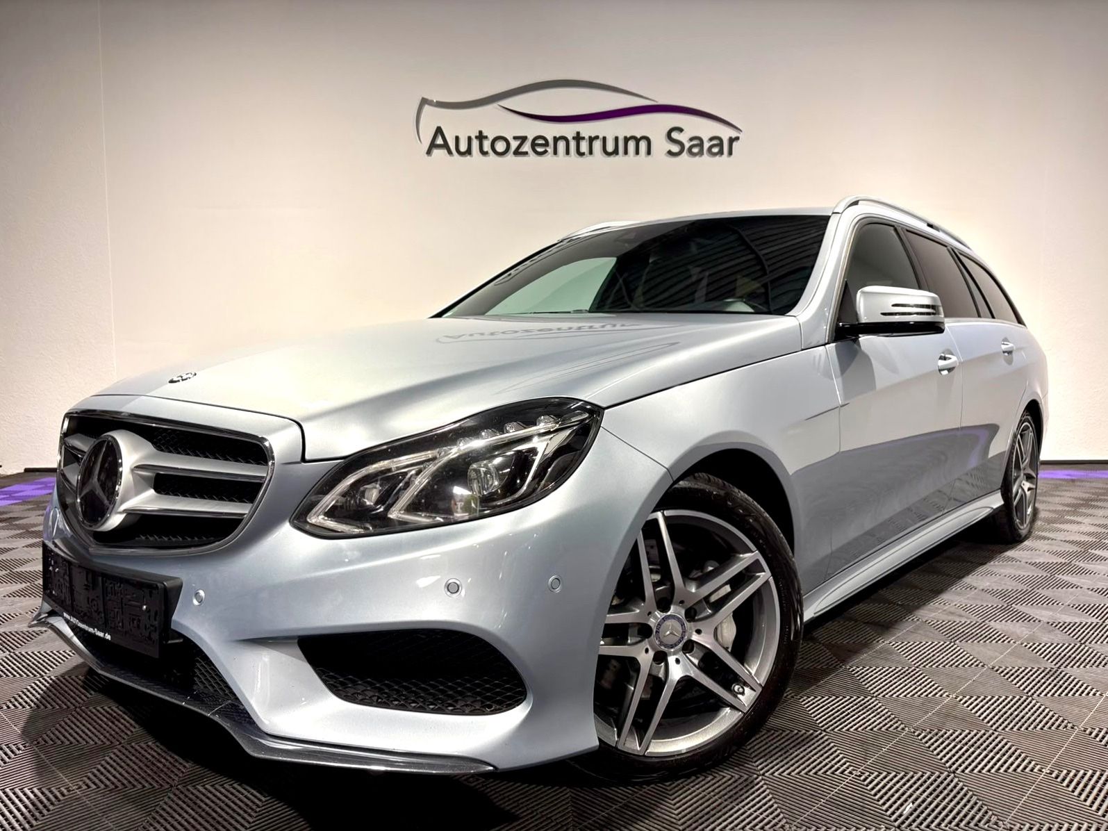Mercedes-Benz E 350 T AMG Paket 4Matic Leder Navi LED Kamera