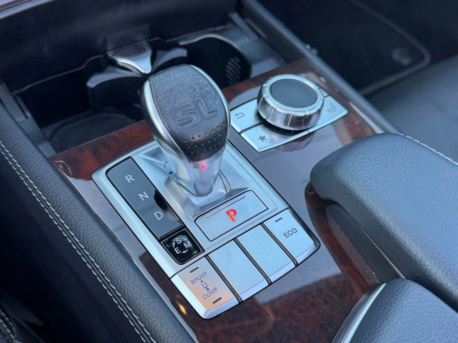 Fahrzeugabbildung Mercedes-Benz SL 350 /AMG/HARMAN-KARDON/MEMORY/T-WINKEL