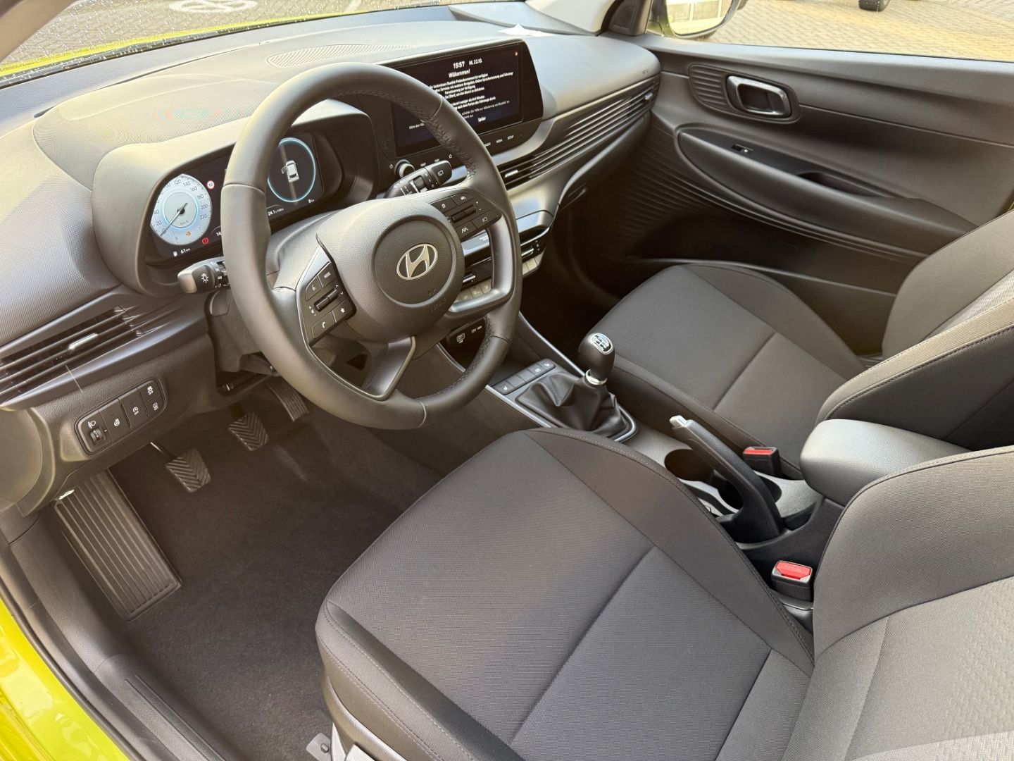 HYUNDAI i20 Select Family Navi Apple CarPlay Android Aut - Image 11