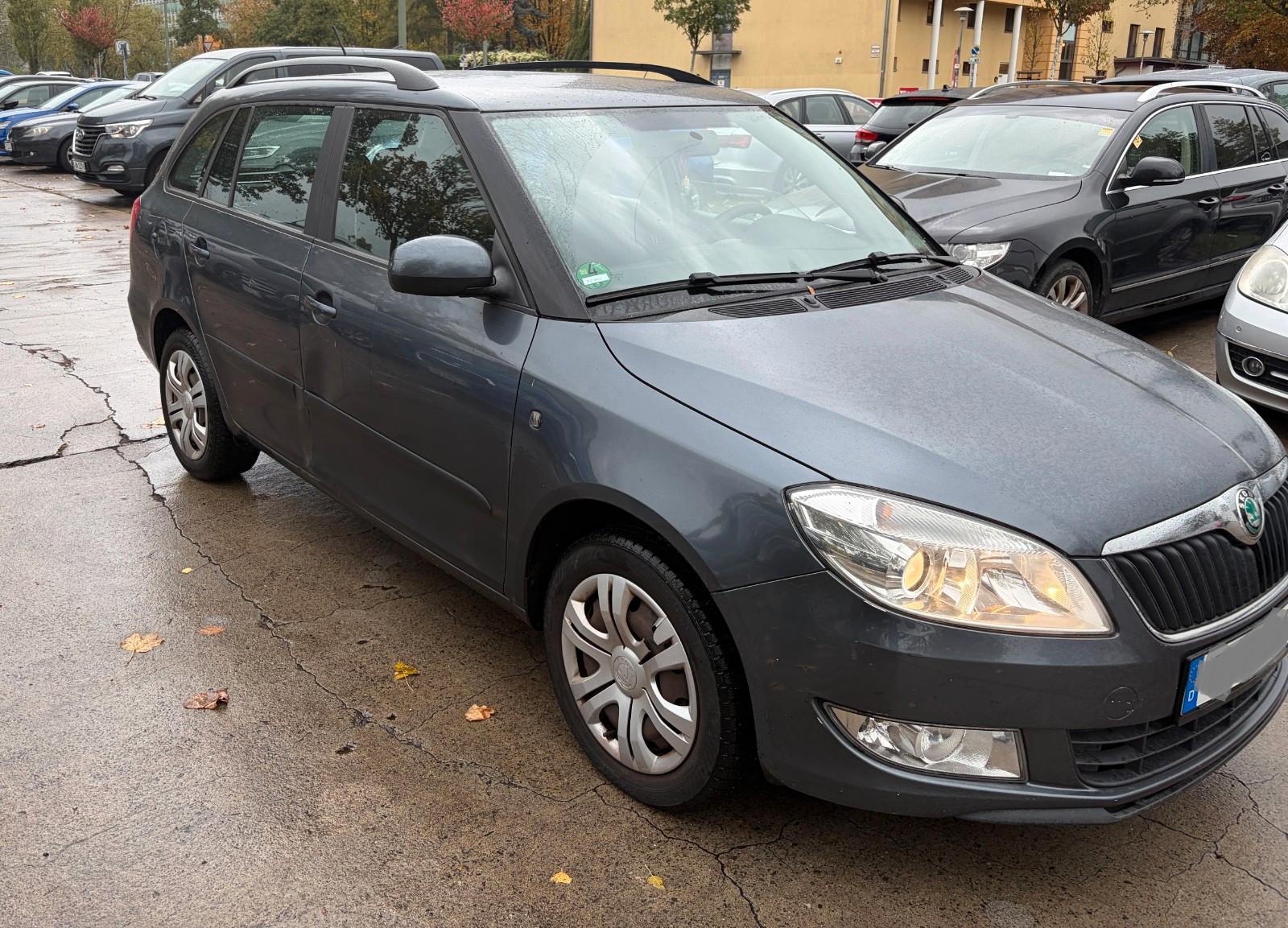 Skoda Fabia 2012 — rear view