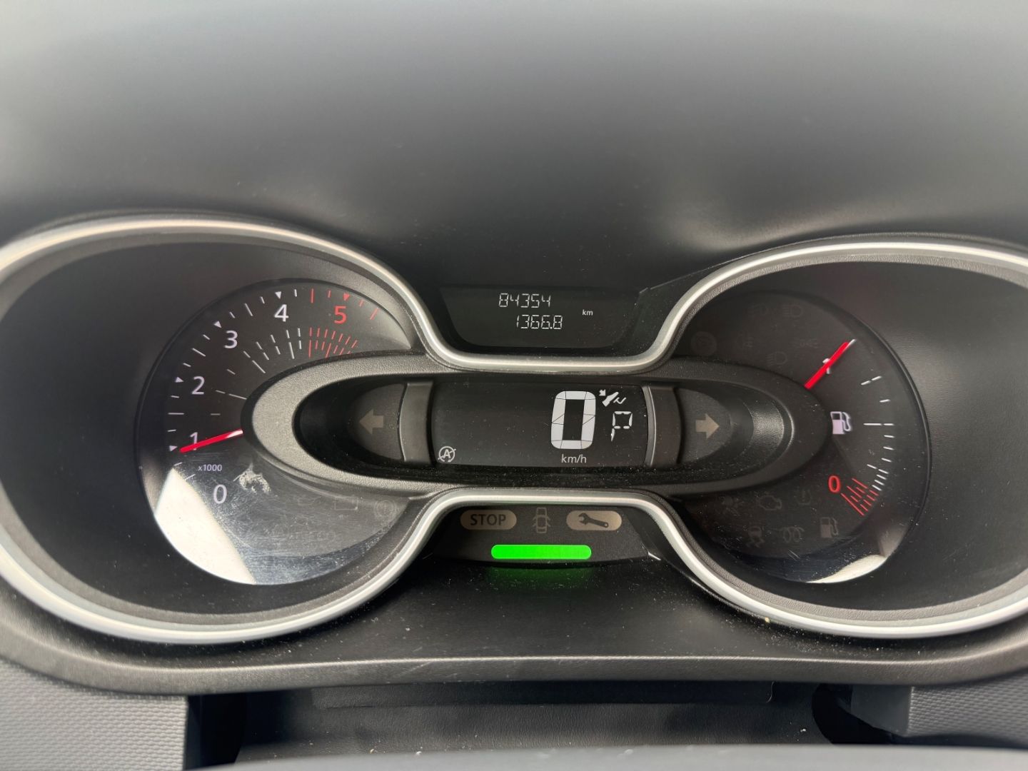 Fahrzeugabbildung Renault Trafic Life L2H1 - 9 Sitze + Rückfahrkamera