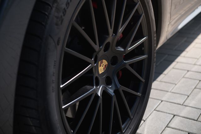Fahrzeugabbildung Porsche Cayenne GTS, S-Design-P.,Pano, AHK, St-H.,HUD