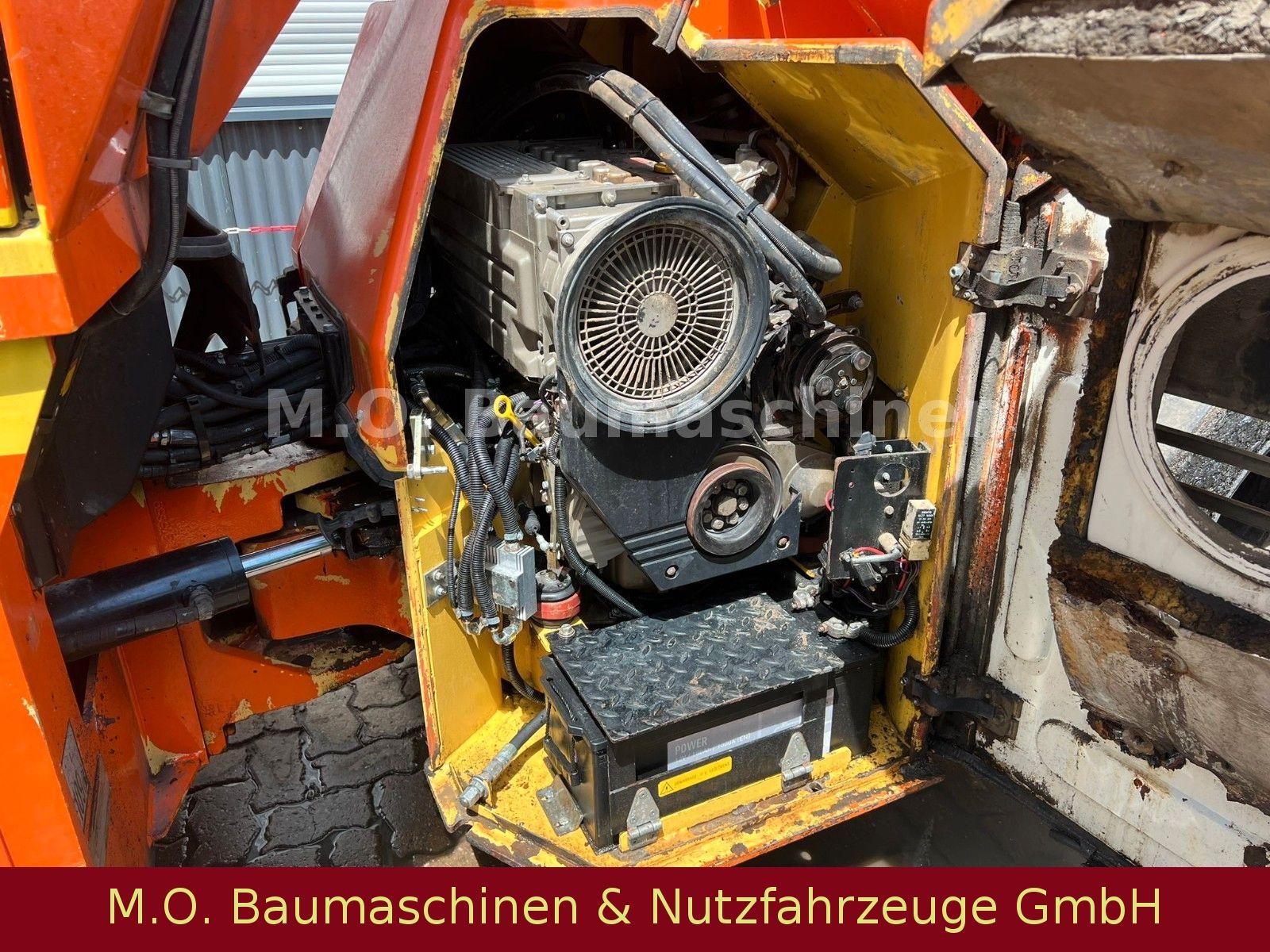 Fahrzeugabbildung Dynapac CC 222 CHF / Kombiwalze / 7.25 t / AC /