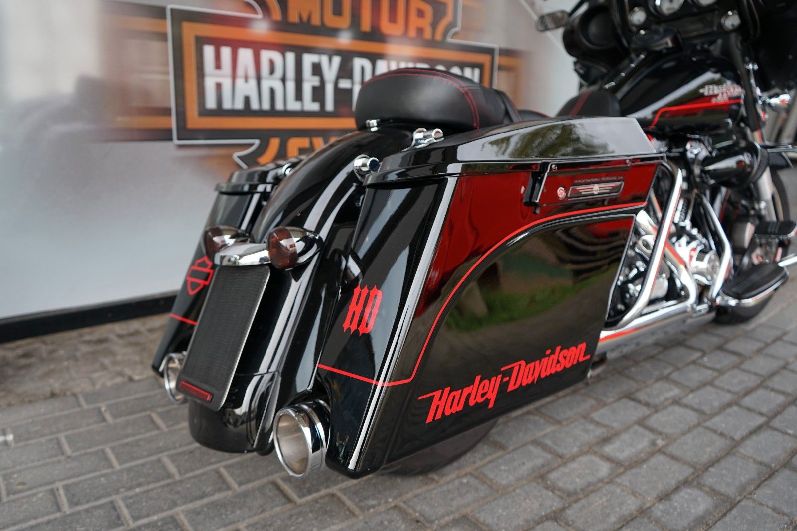 Fahrzeugabbildung Harley-Davidson Street Glide Bagger FLHX mit viel Zubehör