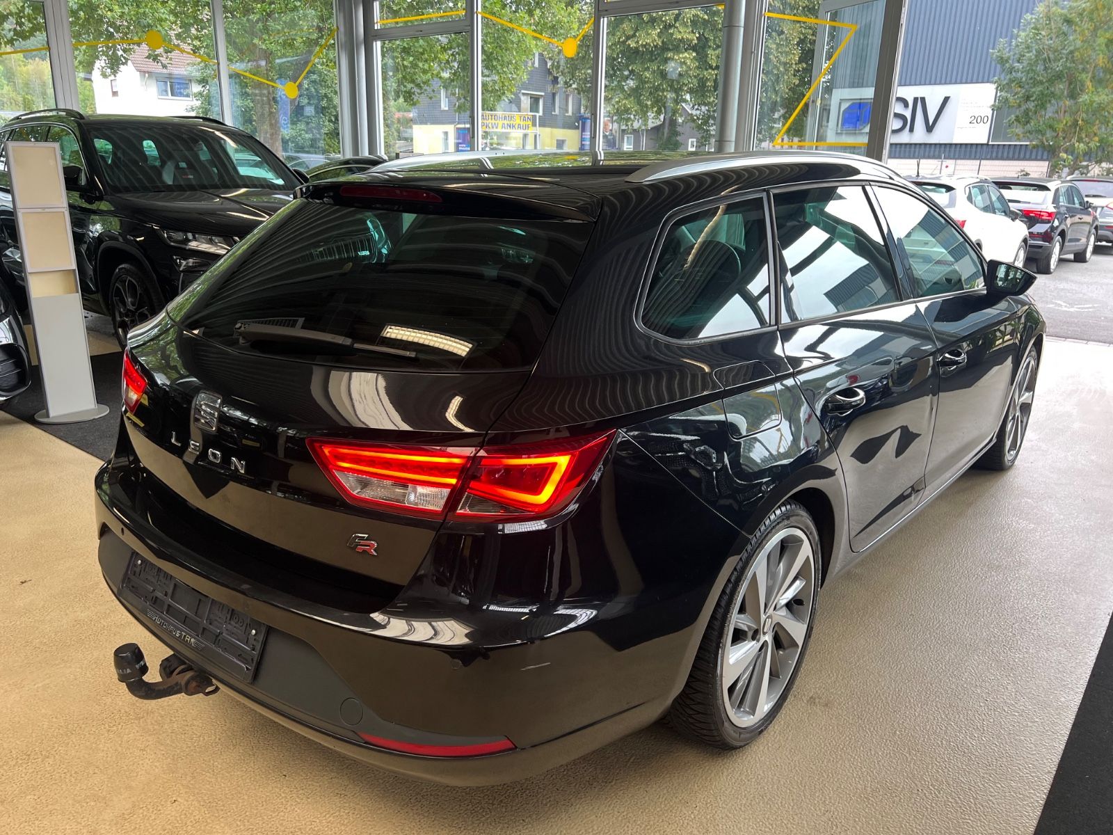 Fahrzeugabbildung SEAT Leon ST FR 2.0 TDI DSG AUTOMATIK *LED*1.HAND*