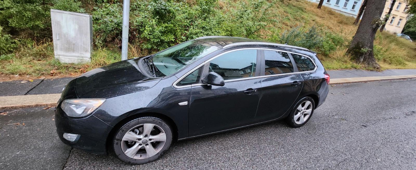 Opel Astra 2012 — photo 10