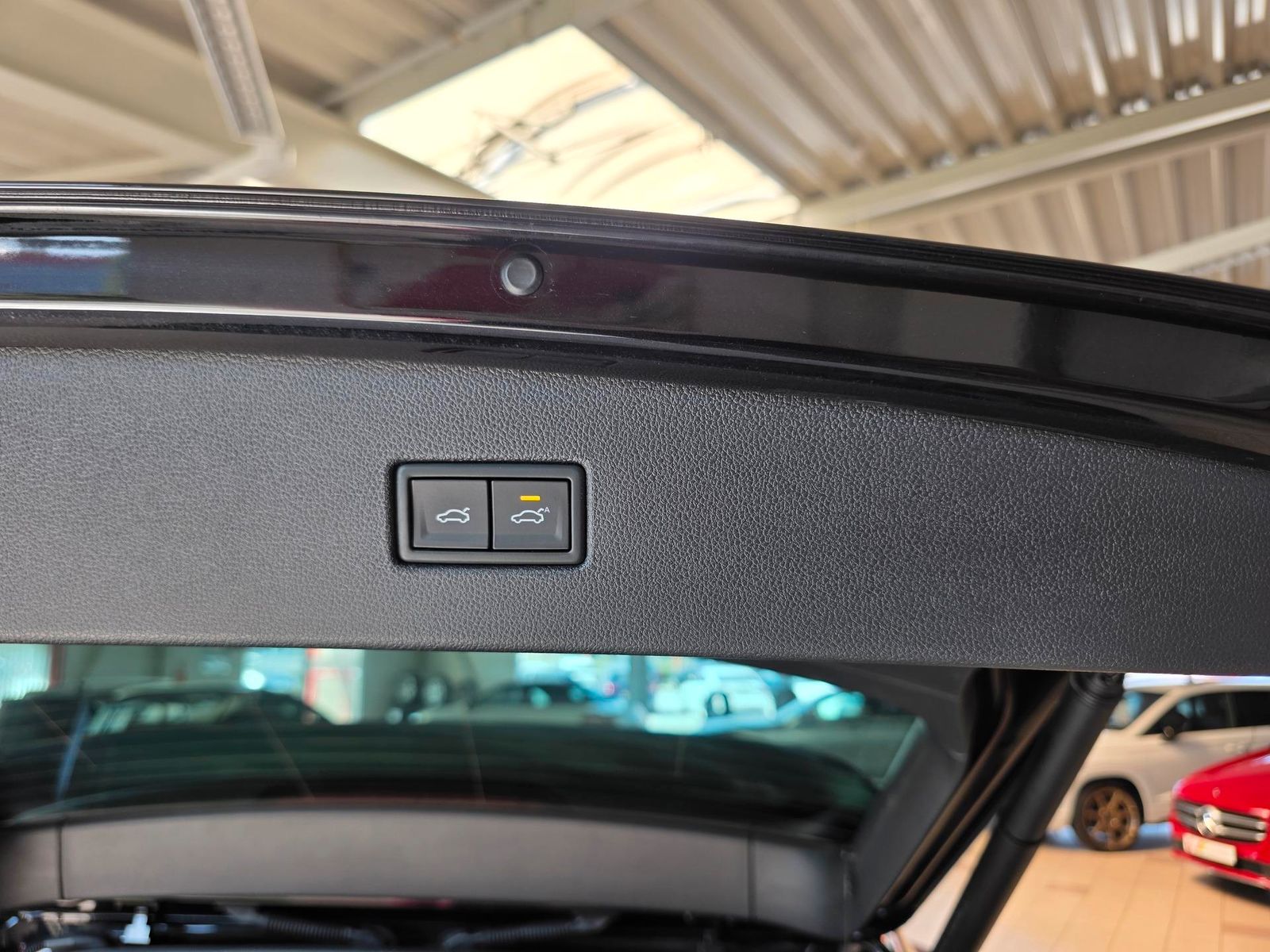 Fahrzeugabbildung Volkswagen Tiguan R-Line/Pano/Keyless/LED/Virtual/Dynaudio