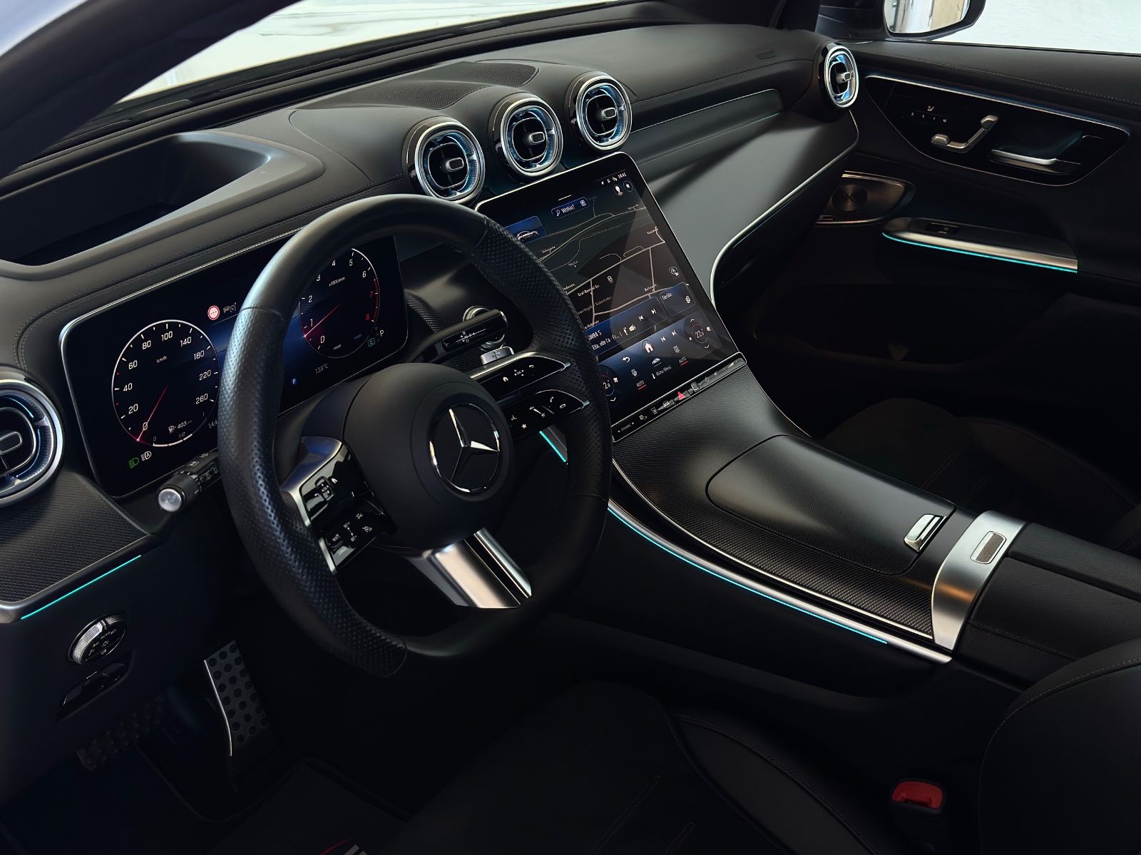 Fahrzeugabbildung Mercedes-Benz GLC 200 4M AMG + Pano Standhzg Burmester ACC AHK