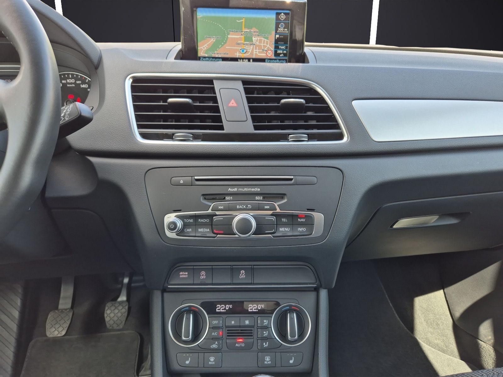 Fahrzeugabbildung Audi Q3 1.4 TFSI Sport AZV, Navi, Xenon