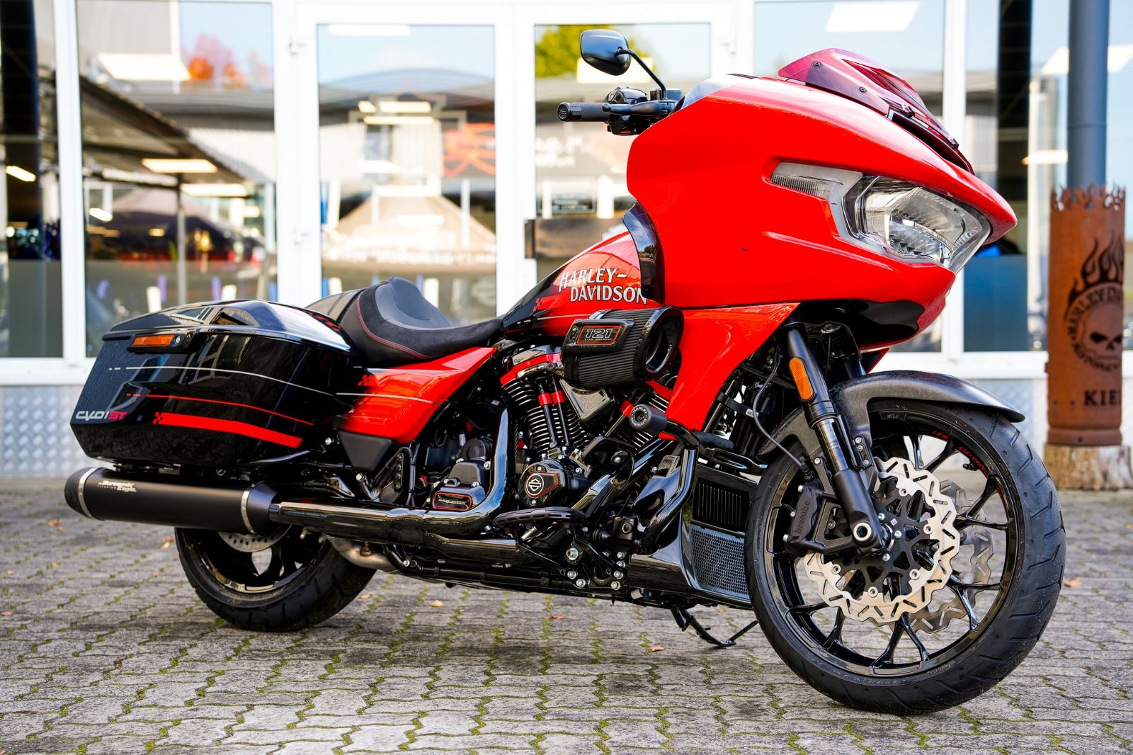 Fahrzeugabbildung Harley-Davidson CVO Road Glide  FLTRXSTSE 121 cui MY 26