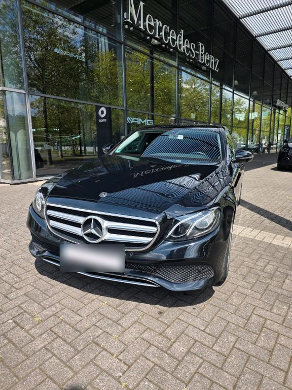 Image of Mercedes-Benz E 200
