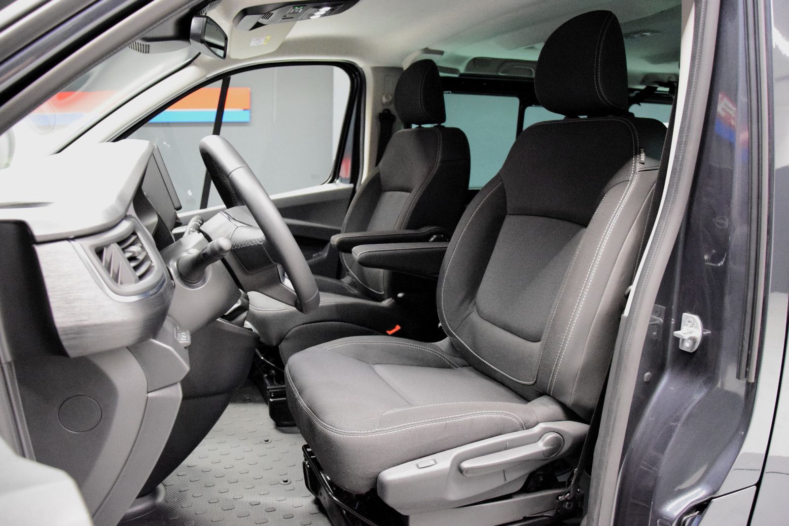 Fahrzeugabbildung Renault Trafic / Nissan Primastar LED 8-Sitze