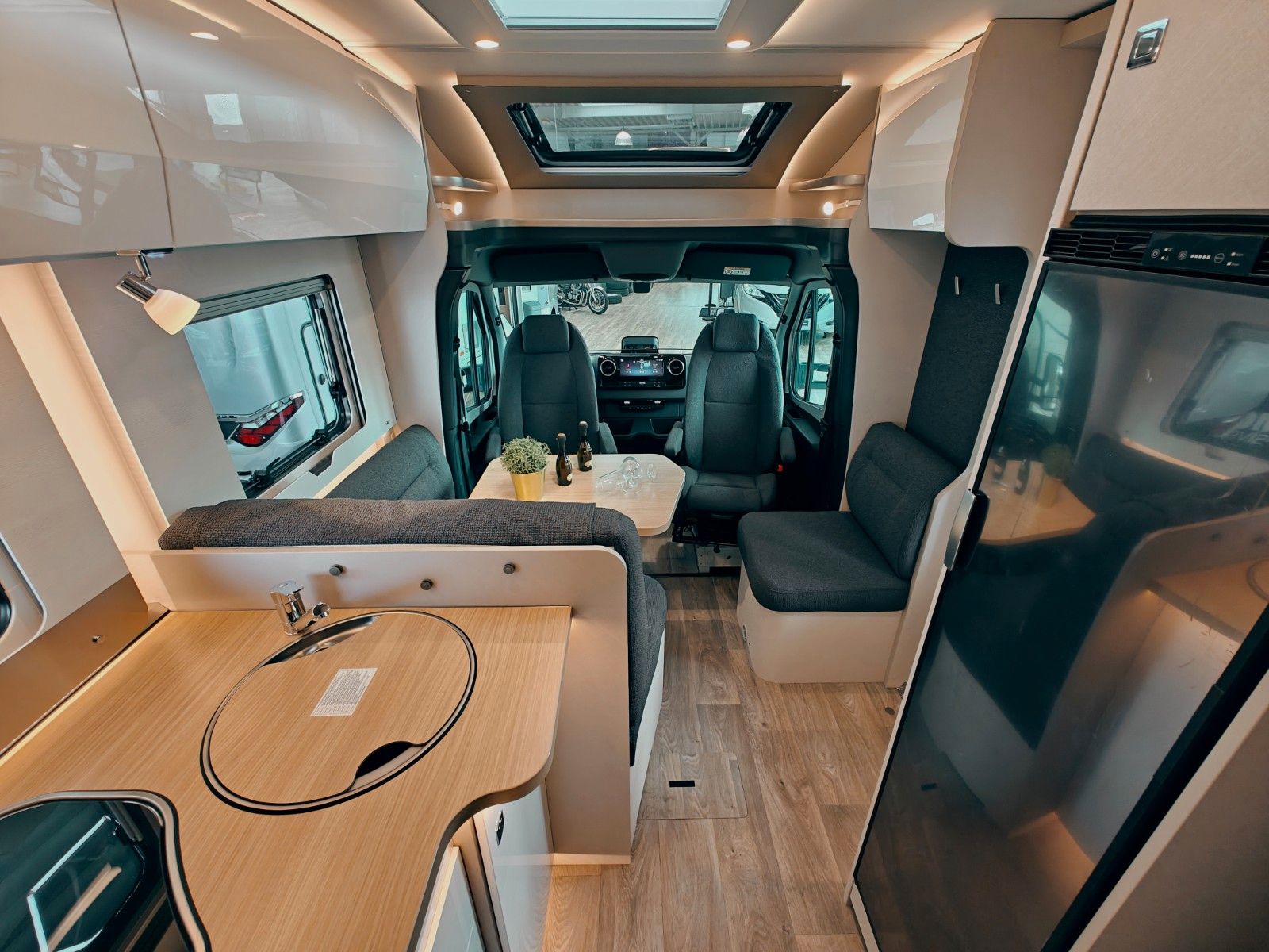 Fahrzeugabbildung HYMER / ERIBA / HYMERCAR TRAMP S 680 PREMIUM - 2025