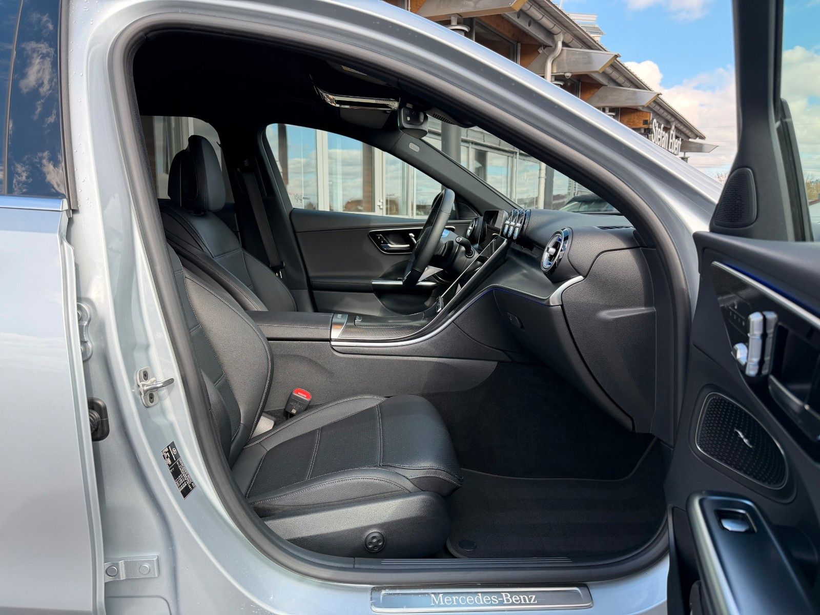 Fahrzeugabbildung Mercedes-Benz C 220d T 4M Avantgarde+Distr+AHK+Memory+360+uvm.