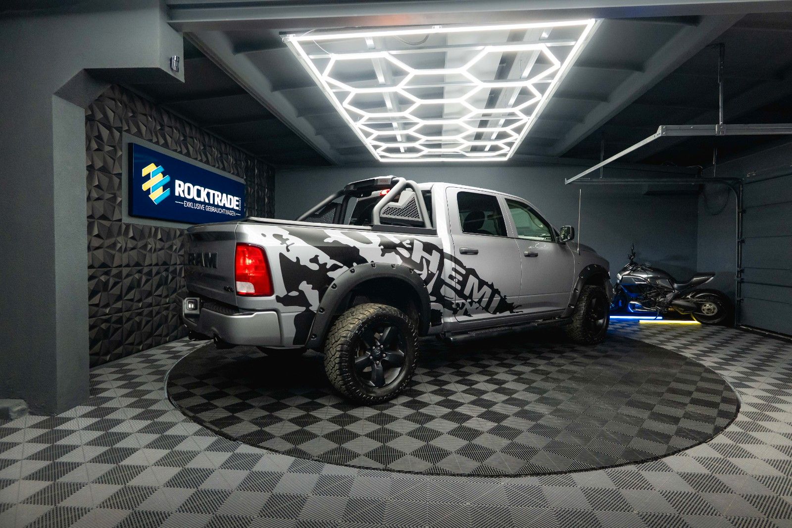 Fahrzeugabbildung Dodge RAM 5.7 V8 HEMI 4x4 OFFROAD Night-Paket *LED*AHK