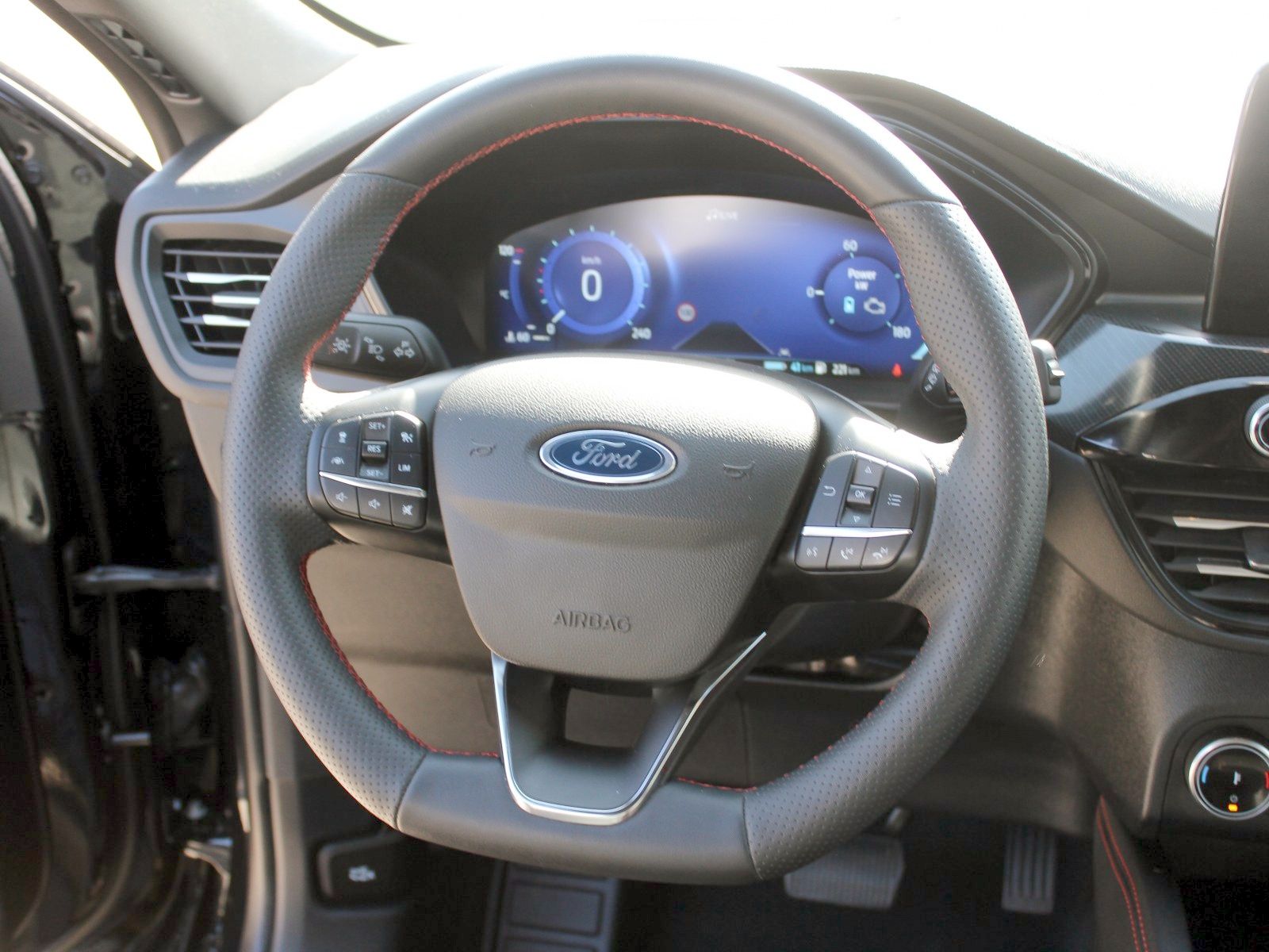 Fahrzeugabbildung Ford Kuga Plug-In Hybrid ST-Line X 2,5 Duratec