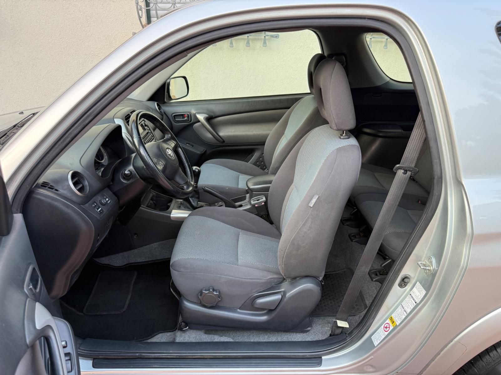 TOYOTA RAV4 - 2.0 150 CV - 4x4 - BVM - VOLANT EN CUIR