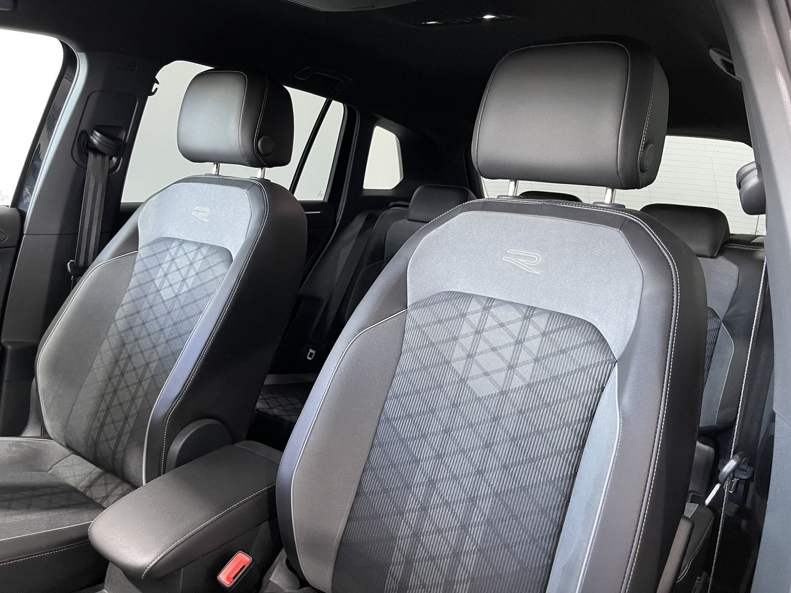 Fahrzeugabbildung Volkswagen Tiguan R-Line 2.0 TDI*4Motion*AHK*Cam*Q.DRIVE*