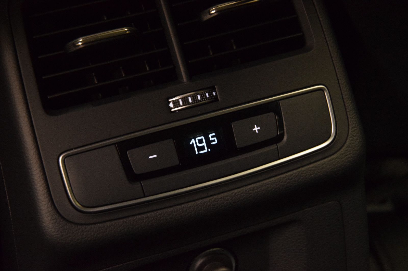 Fahrzeugabbildung Audi A4 Avant 40 TDI quattro B&O HuD Sitzbelü. ACC