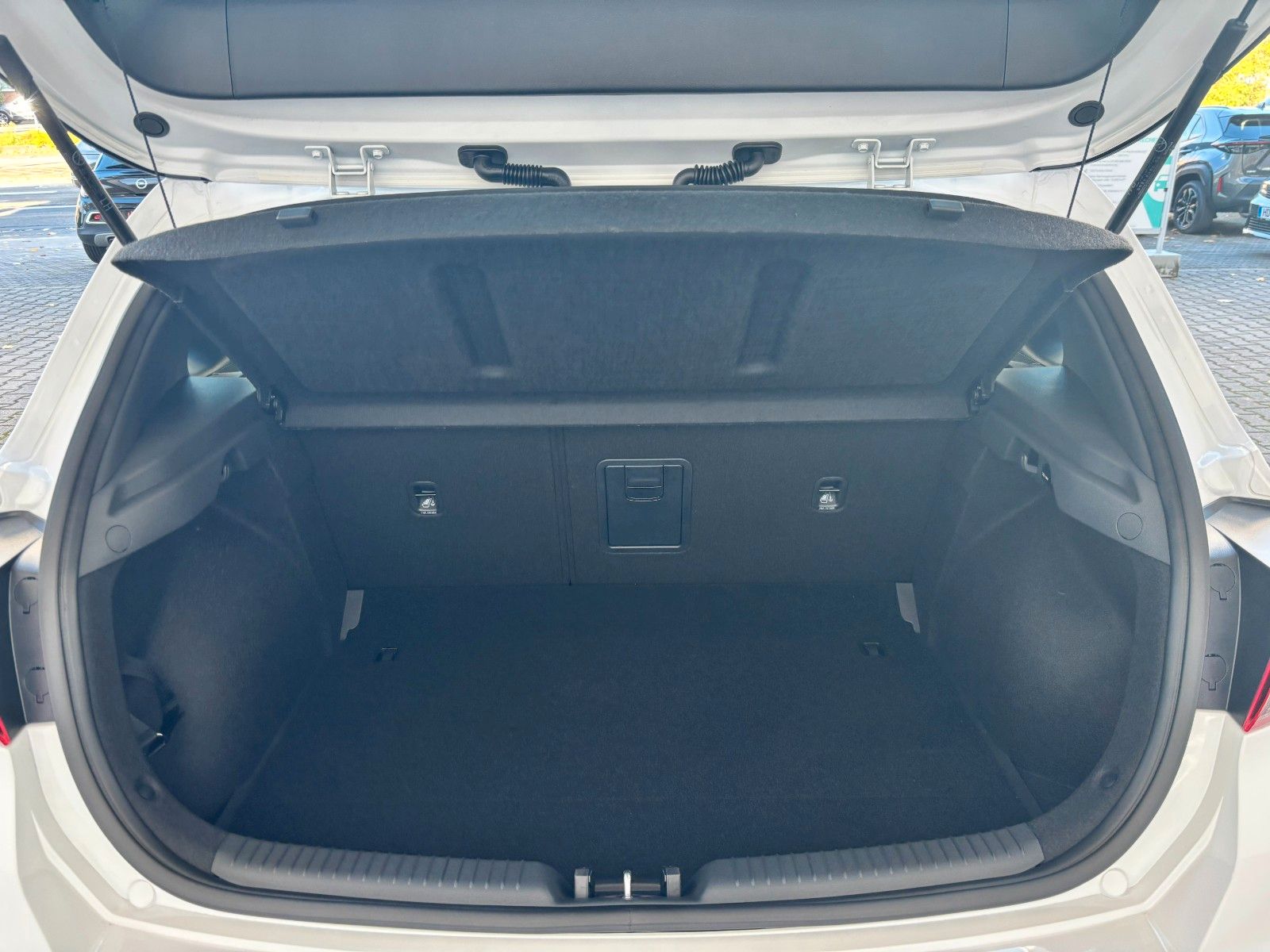 Fahrzeugabbildung Hyundai i30 Advantage Plus-Paket Toterwinkel/Navi!