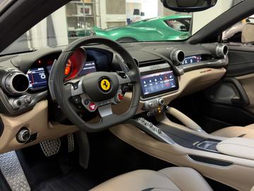 صورة مصغرة 33 لـ 2016 Ferrari GTC4LUSSO