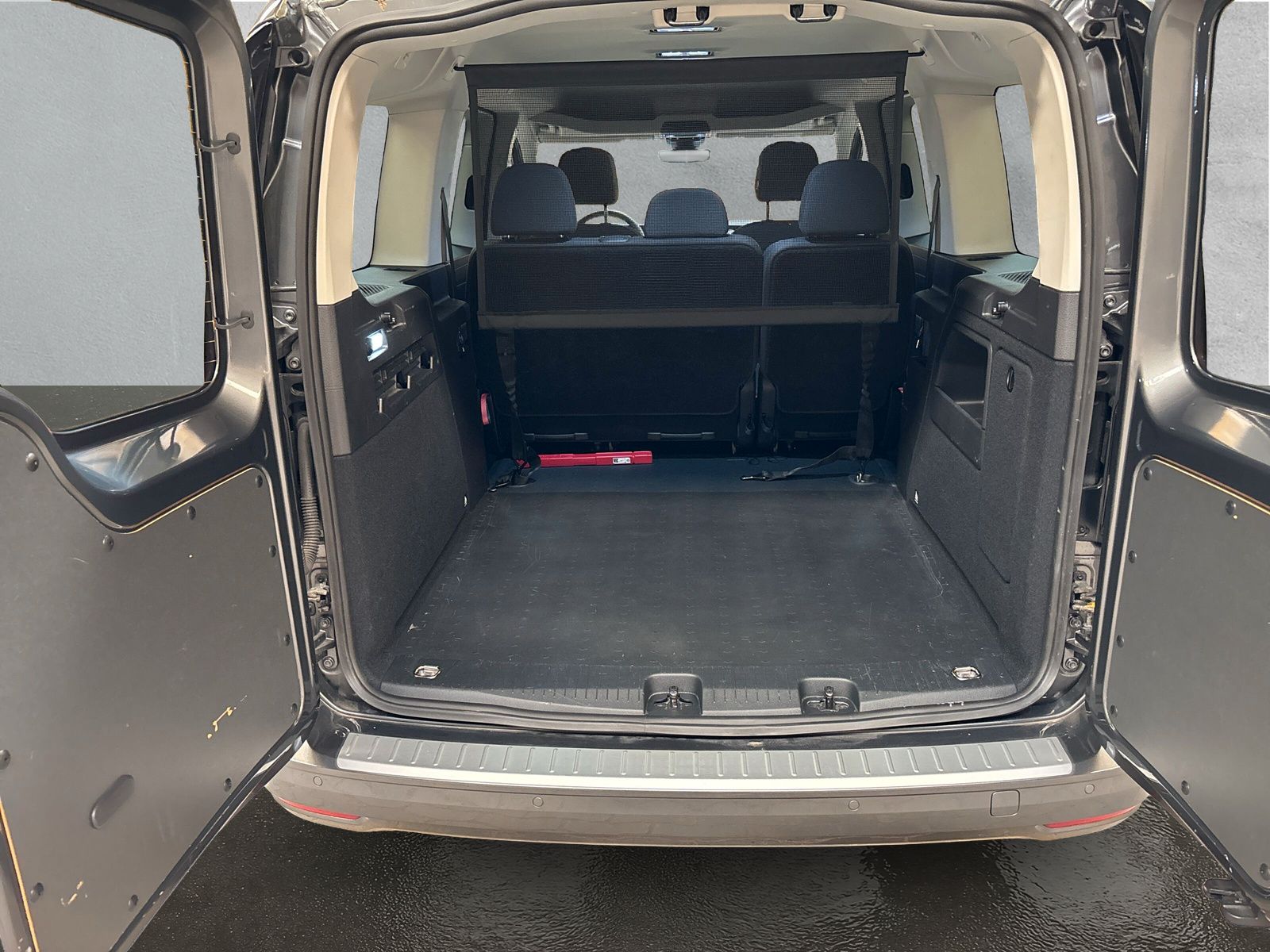 Fahrzeugabbildung Volkswagen Caddy Kombi Maxi 2.0 TDI Life PDC AppConnect SHZ