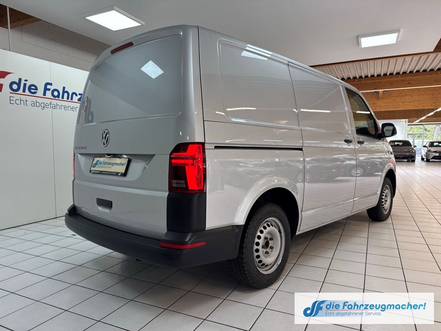 Fahrzeugabbildung Volkswagen Transporter T6.1 Kasten FWD Navi LED ACC Apple *