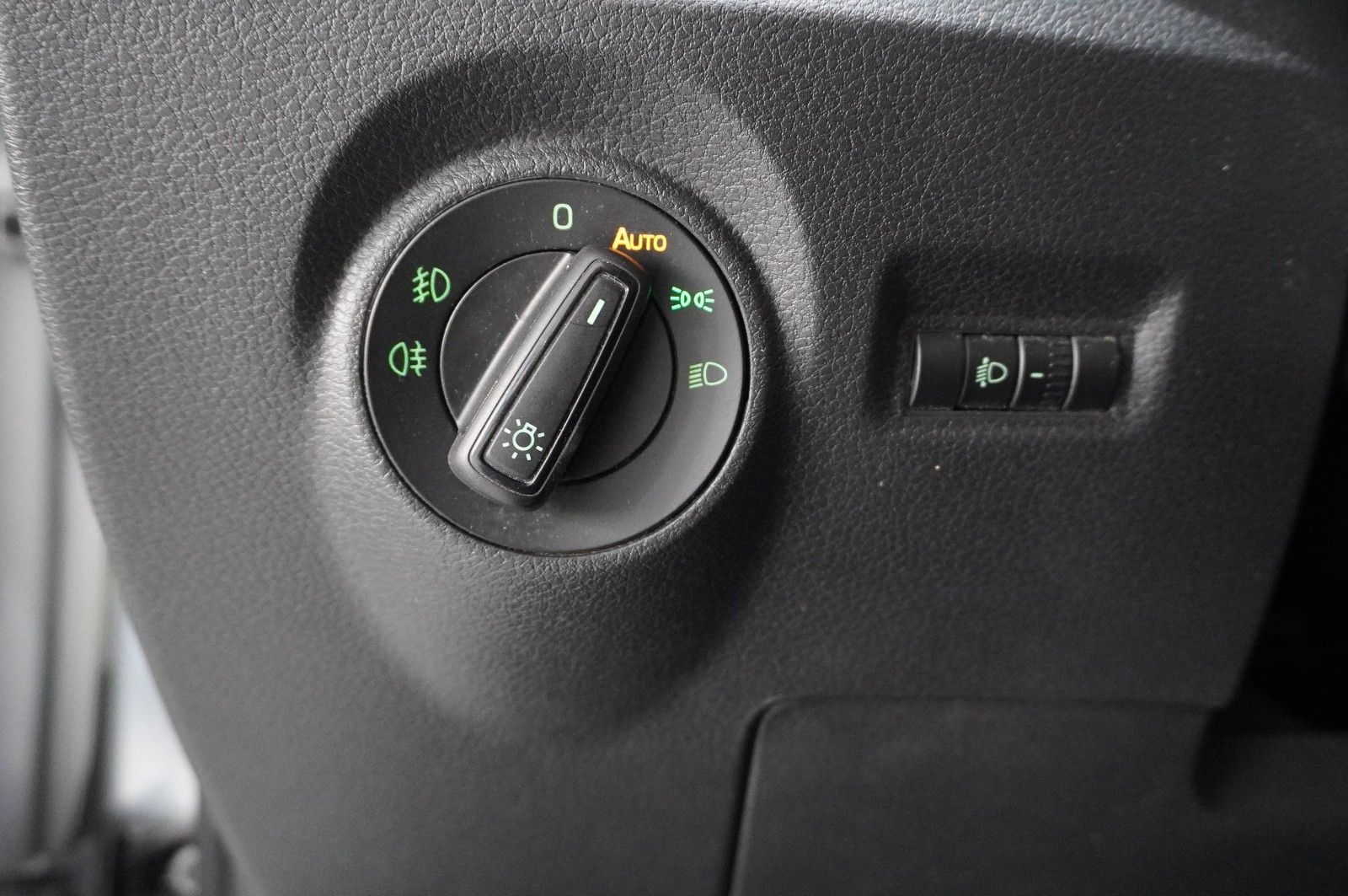 Fahrzeugabbildung SKODA Fabia Combi 1.0 TSI STYLE NAVI/LED/SHZ/PDC/TEMP.