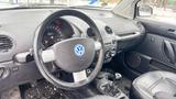 Volkswagen New Beetle 1.6 - Volkswagen New Beetle mit Benzin-Antrieb: Limousine, 1.6