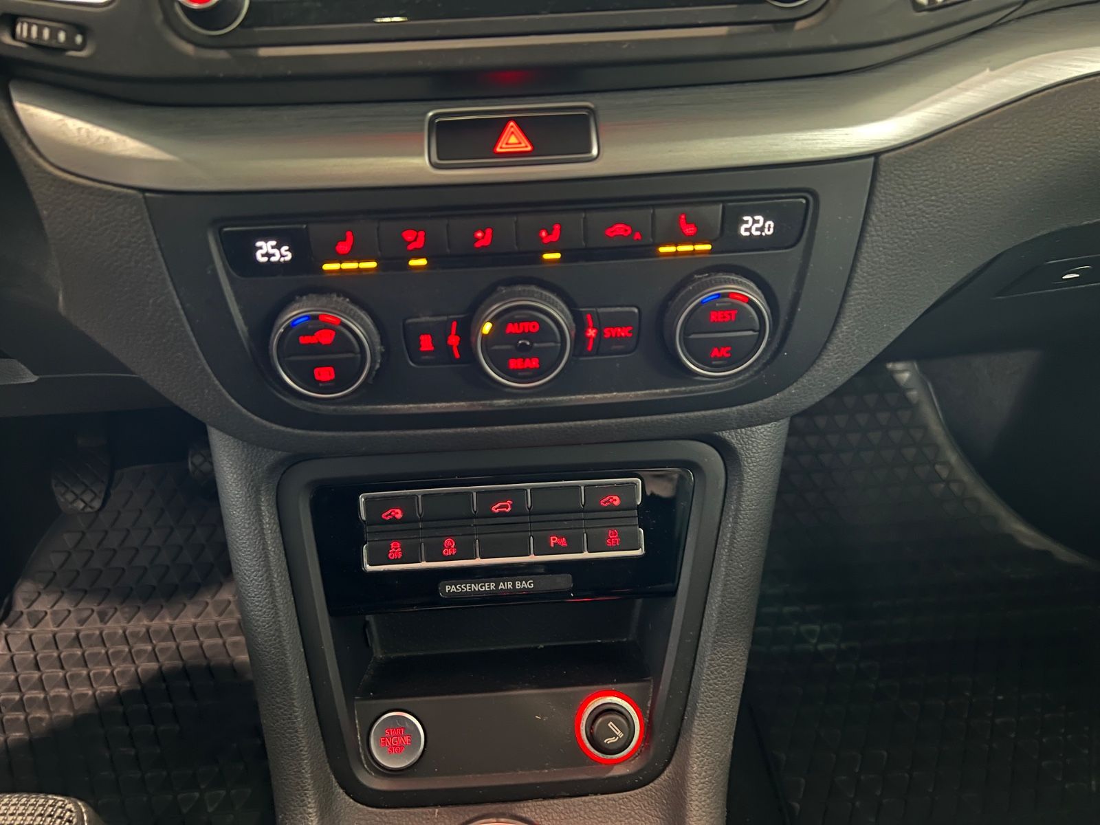 Fahrzeugabbildung Volkswagen Sharan 2.0 TDI Comfortline * PANO* R.KAMERA *AHK