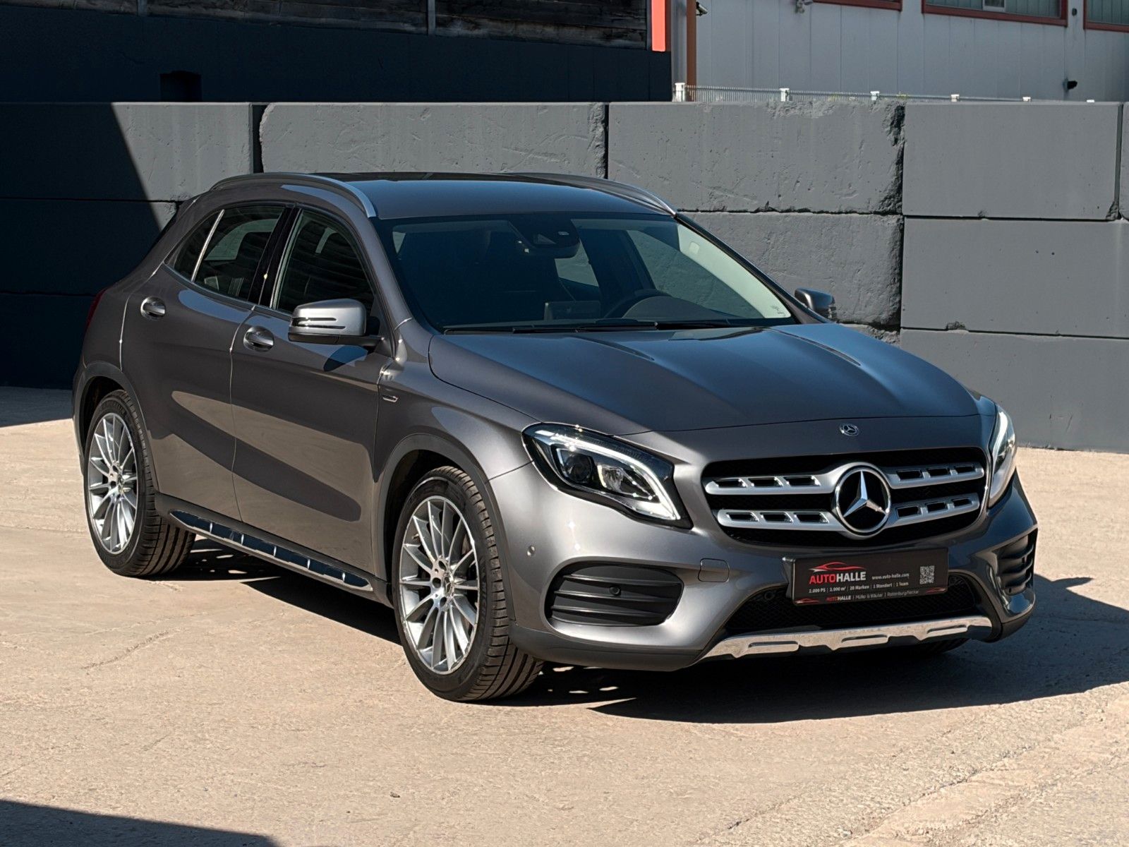 Fahrzeugabbildung Mercedes-Benz GLA 180 Urban Edition SHZ TEMP CAM NAVI BT LED