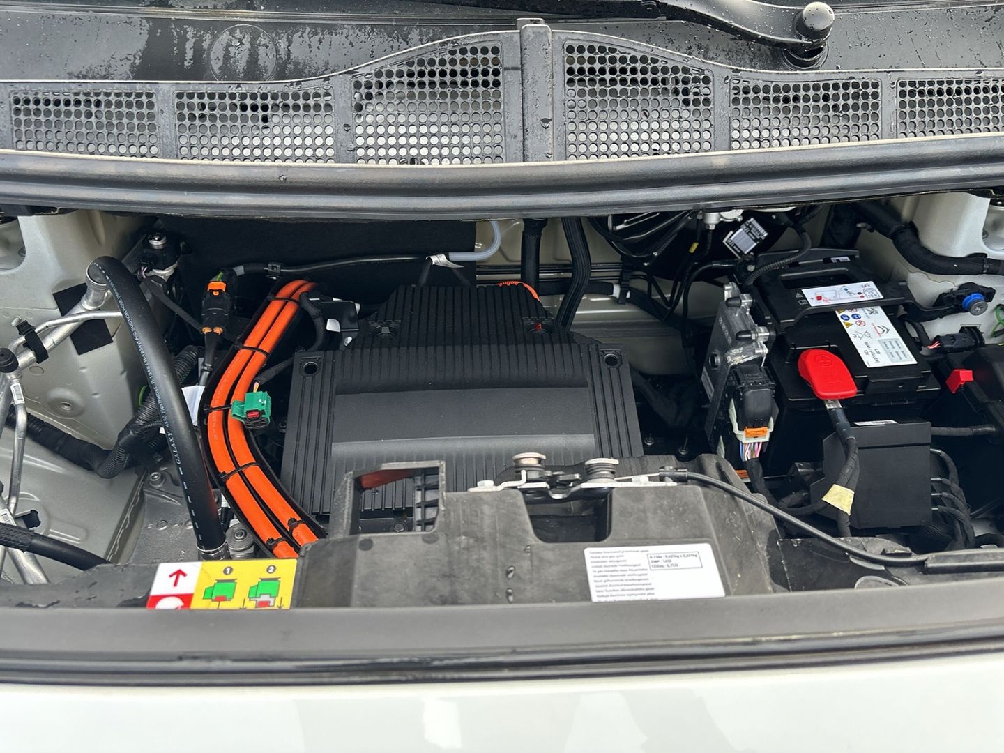 Fahrzeugabbildung Peugeot Expert Kasten Standard Elektromotor *ConnectNav-