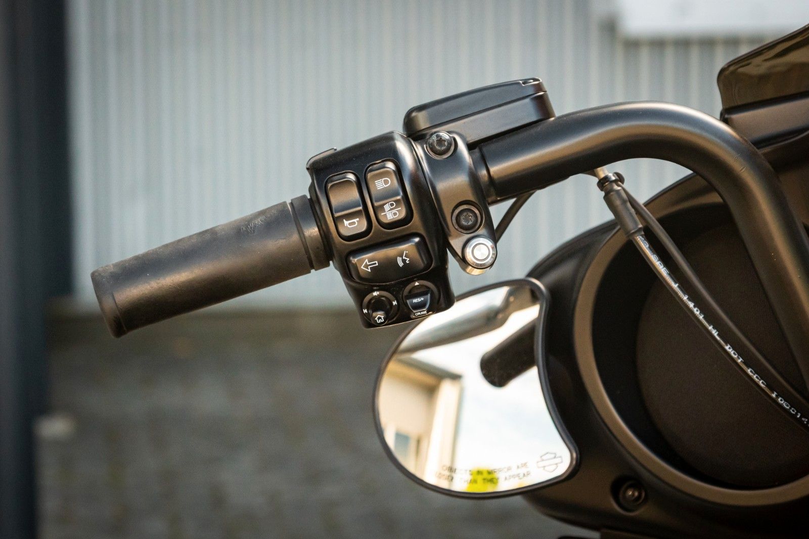 Fahrzeugabbildung Harley-Davidson STREET GLIDE SPECIAL FLHXS -APE - JEKILL&HYDE -