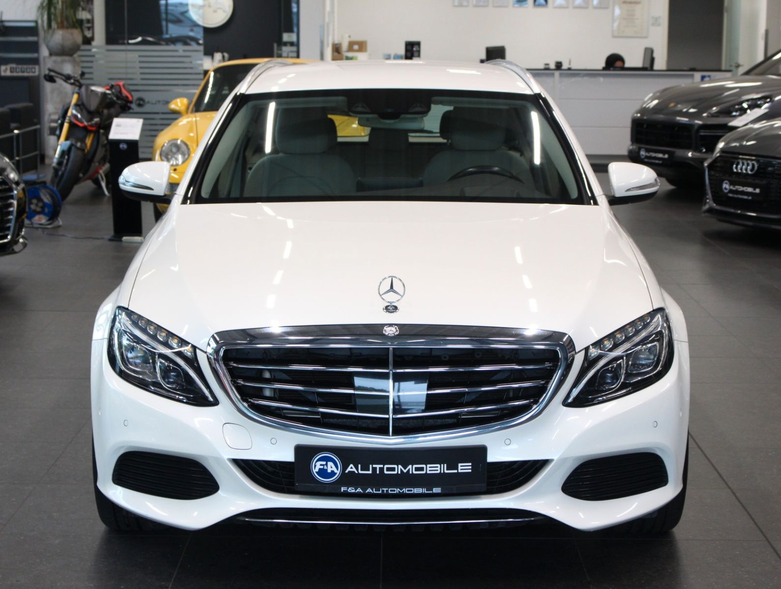 Fahrzeugabbildung Mercedes-Benz C 250 BlueTEC T EXCLUSIVE*AHK*HUD-UP