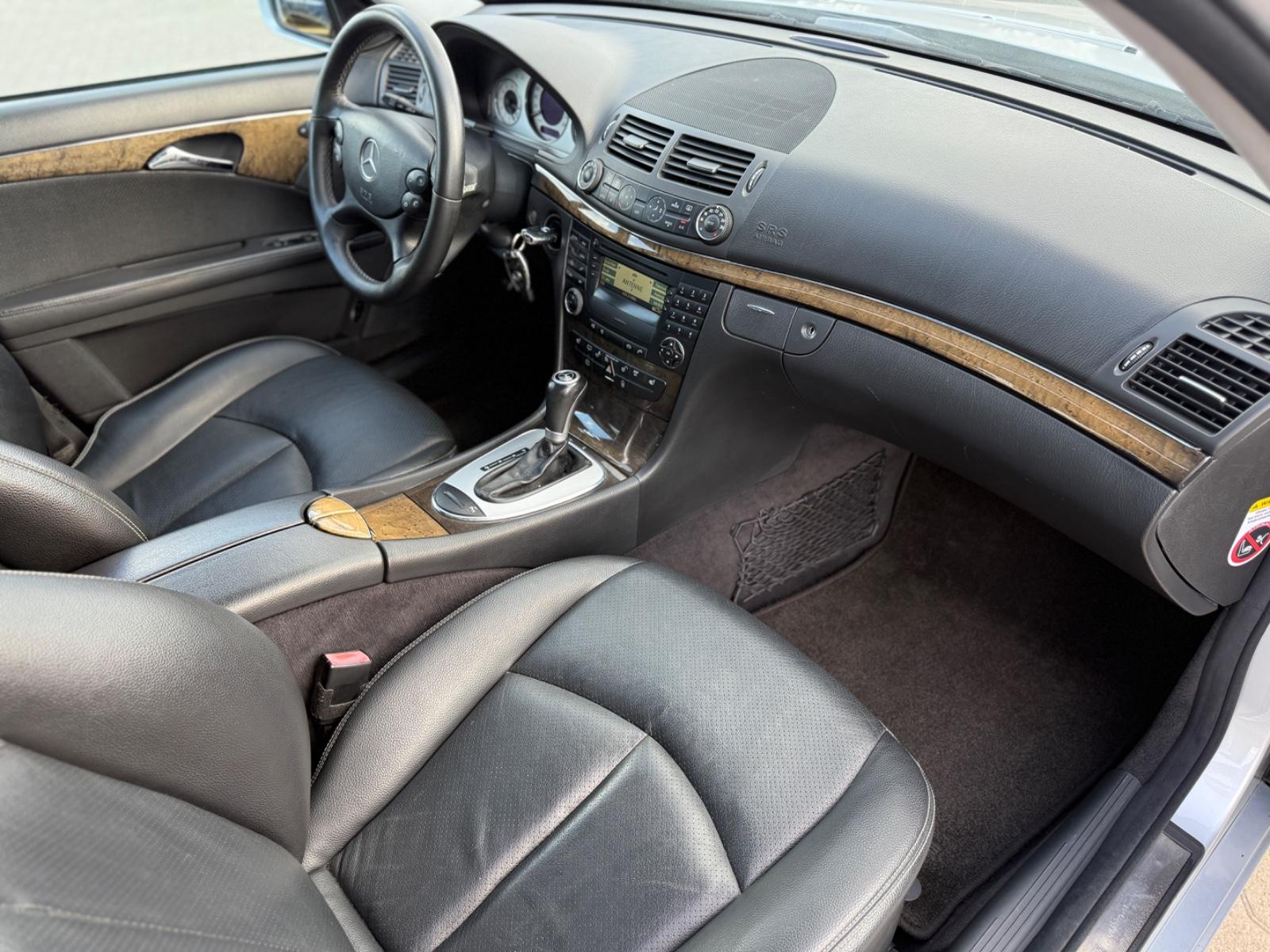 Mercedes-Benz E350 2005 — photo 15