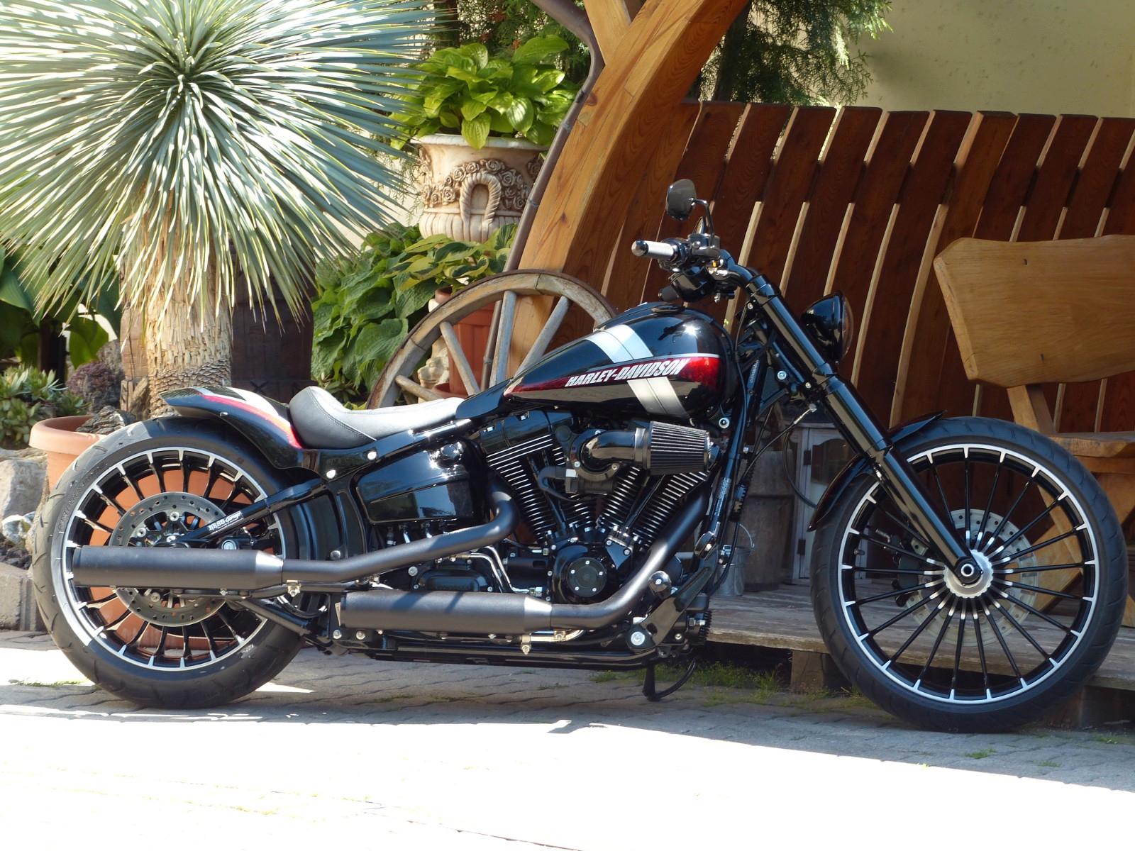 Harley-Davidson Breakout  Custom ! Mega Umbau ..!