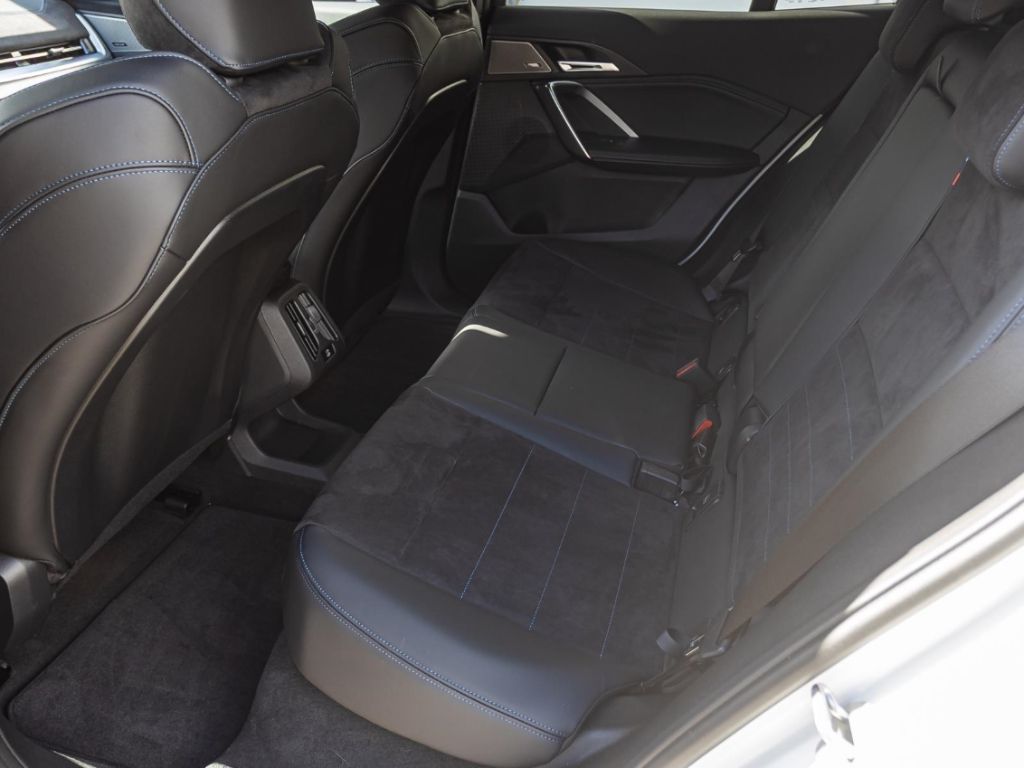 BMW iX2 - Bild 13