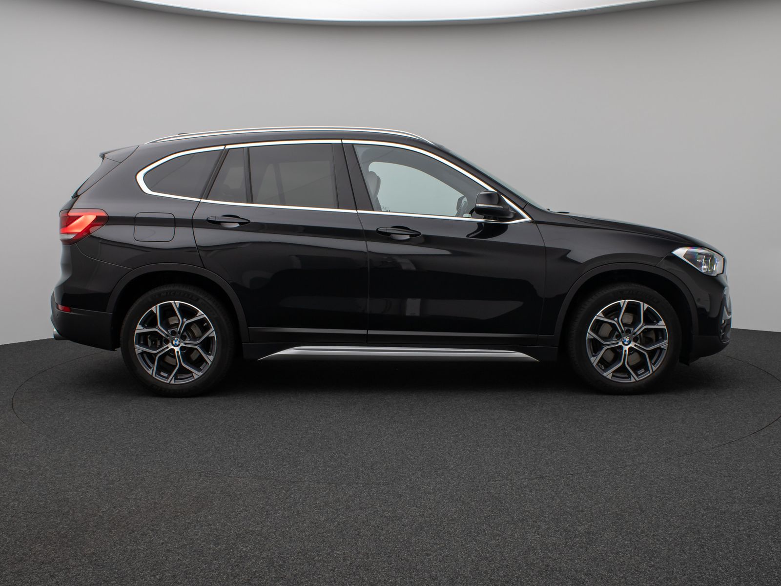 Fahrzeugabbildung BMW X1 xD20i xLine Kamera HUD DAB HiFi Komfort Sport