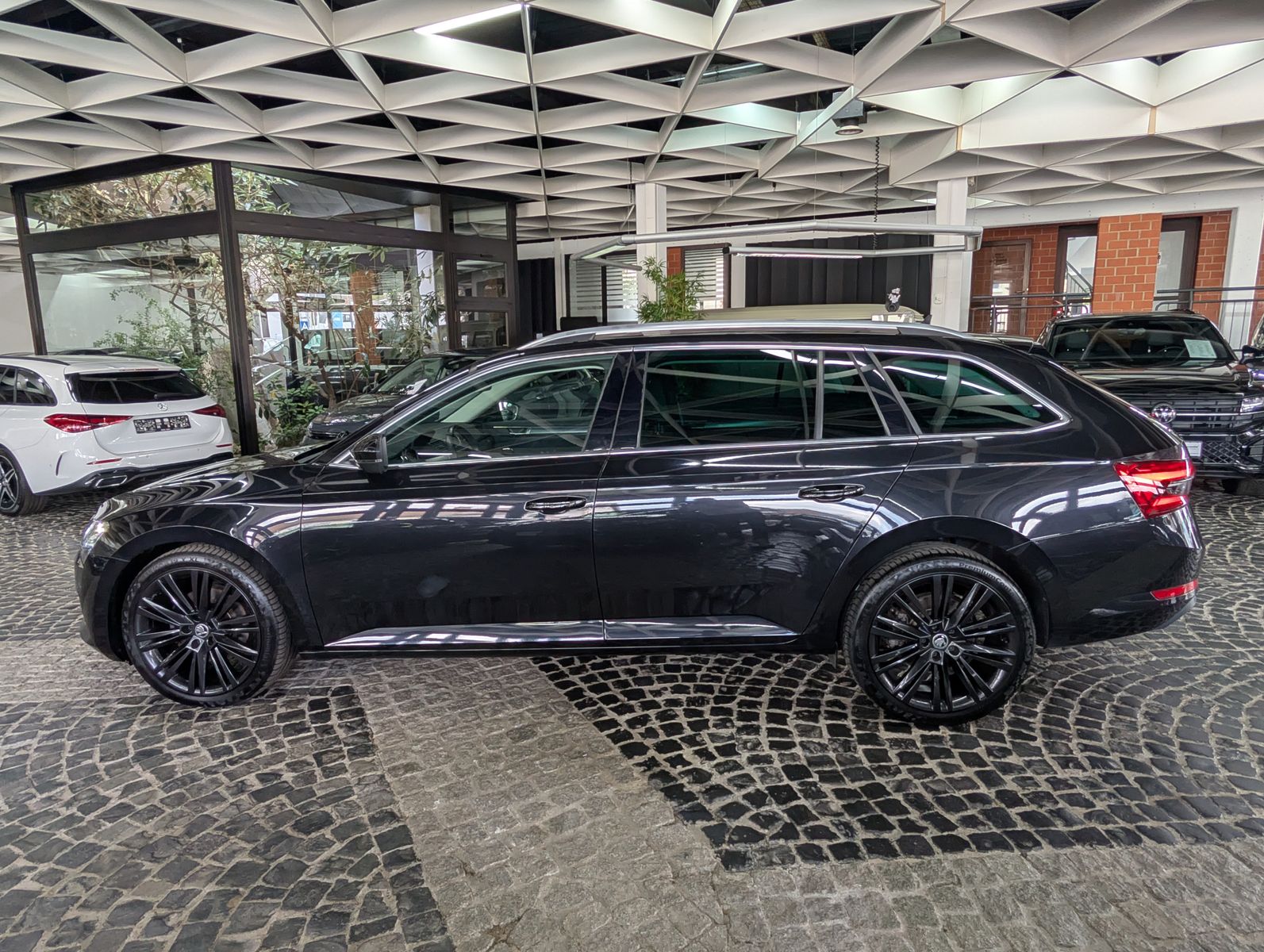 Fahrzeugabbildung SKODA Superb Premium Edition 2.0 TDI ACC VIRT MASSAGE