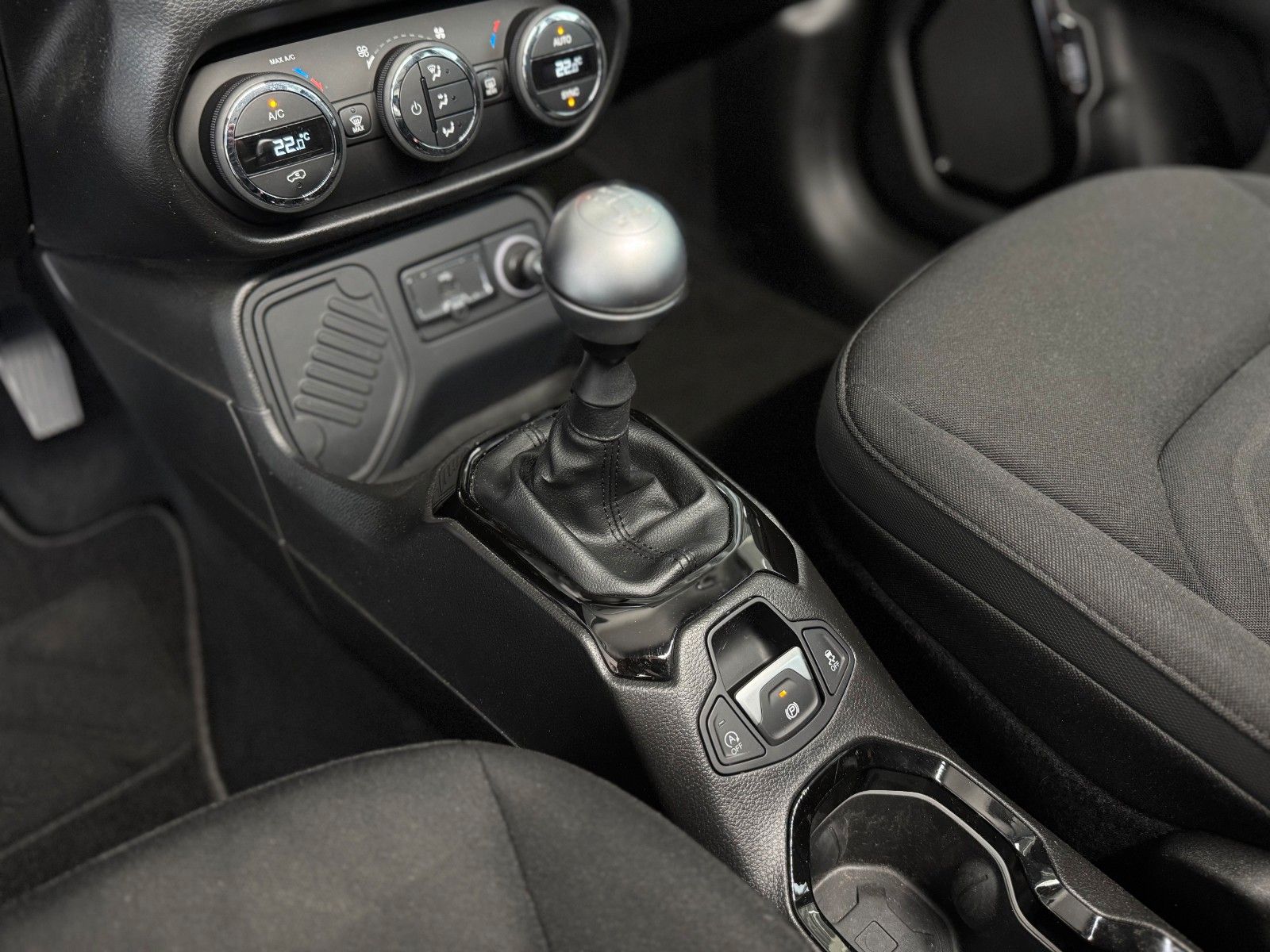 Fahrzeugabbildung Jeep Renegade 1.6 E-torQ Night Eagle FWD "Navigation"