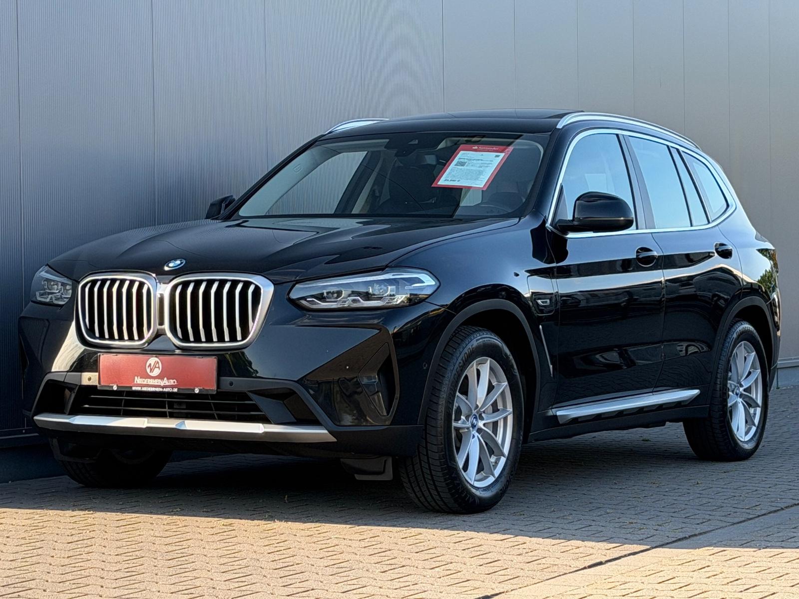 BMW X3 xDrive 30e Leder Pano Live Kam LED AHK 1.Hand