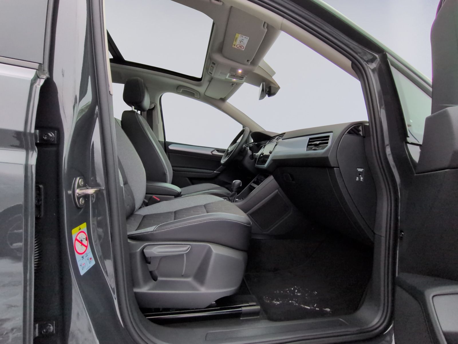 Touran R Line 1.5 TSI DSG 7Sitzer+AHK+PANO+MATRI