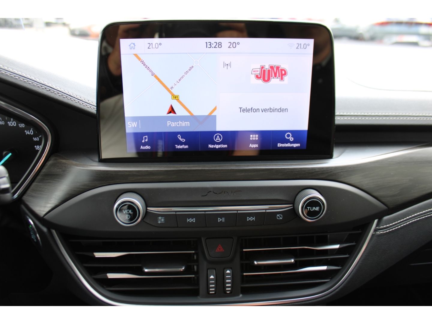 Fahrzeugabbildung Ford Focus Turnier Vignale ACC LED TWA Pano AHK RFK W