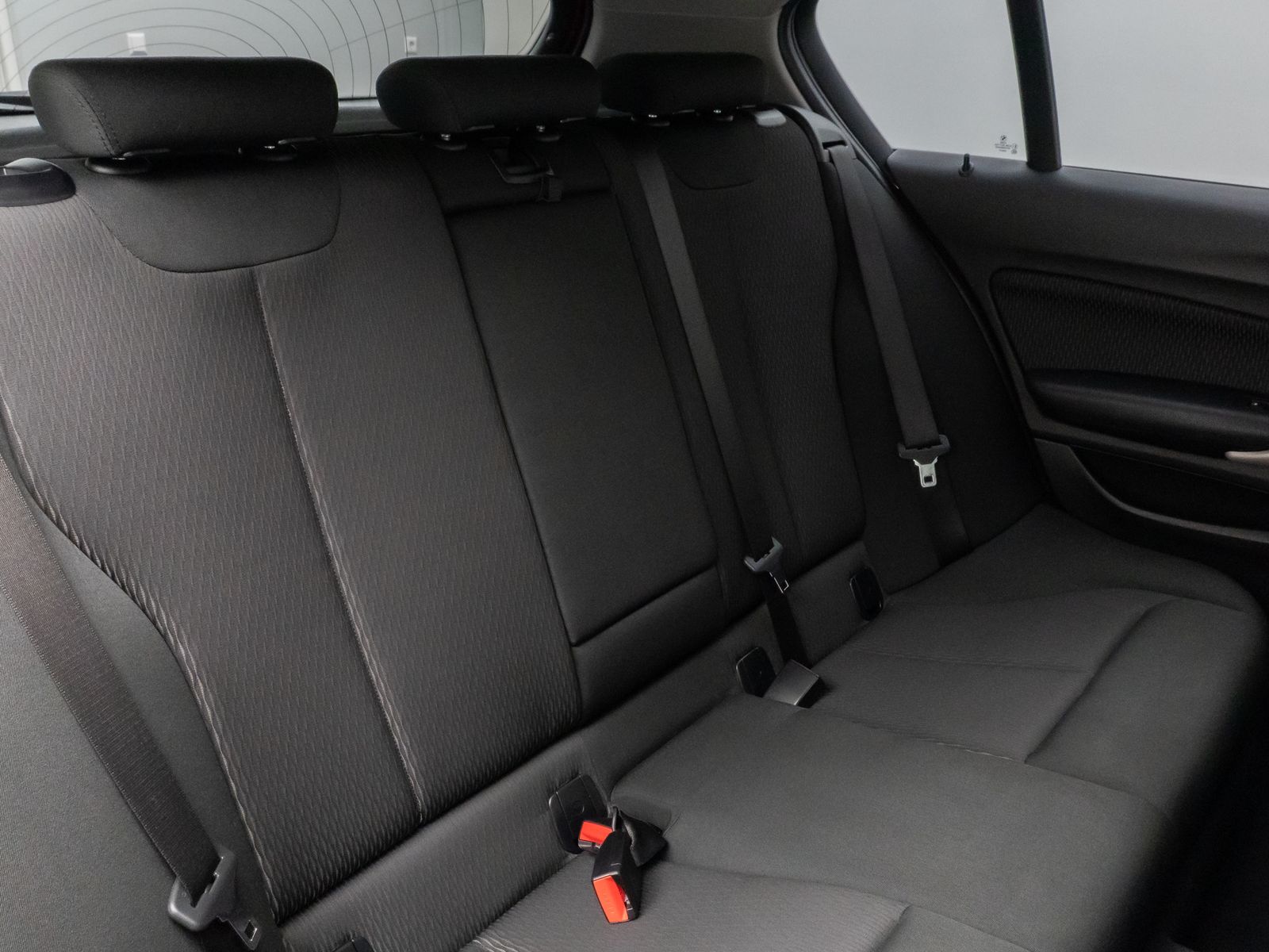 Fahrzeugabbildung BMW 118i Navi WLAN PDC Lordos LED Geschwindigkeitsr