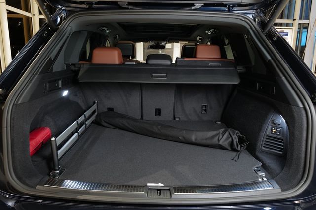 Volkswagen Touareg 3.0TDI R-Line Nachtsicht Pano StdHz 22" 