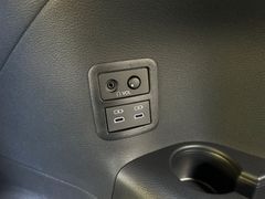 TOYOTA Sienna Hybrid XLE 7-Sitzer