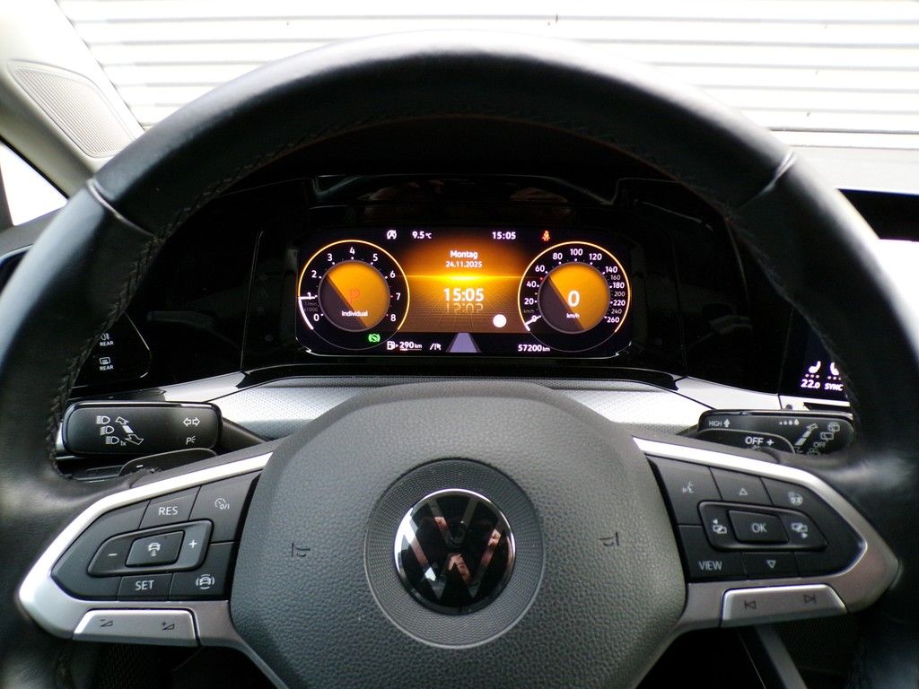 Fahrzeugabbildung Volkswagen Golf VIII 1.5 eTSI DSG Active *AHK*Matrix*NAVI*A